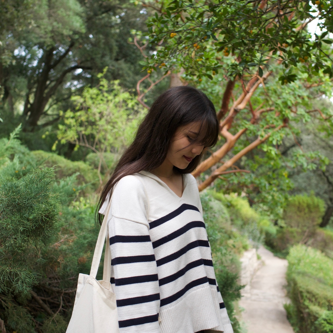 Portrait personal branding dans un jardin