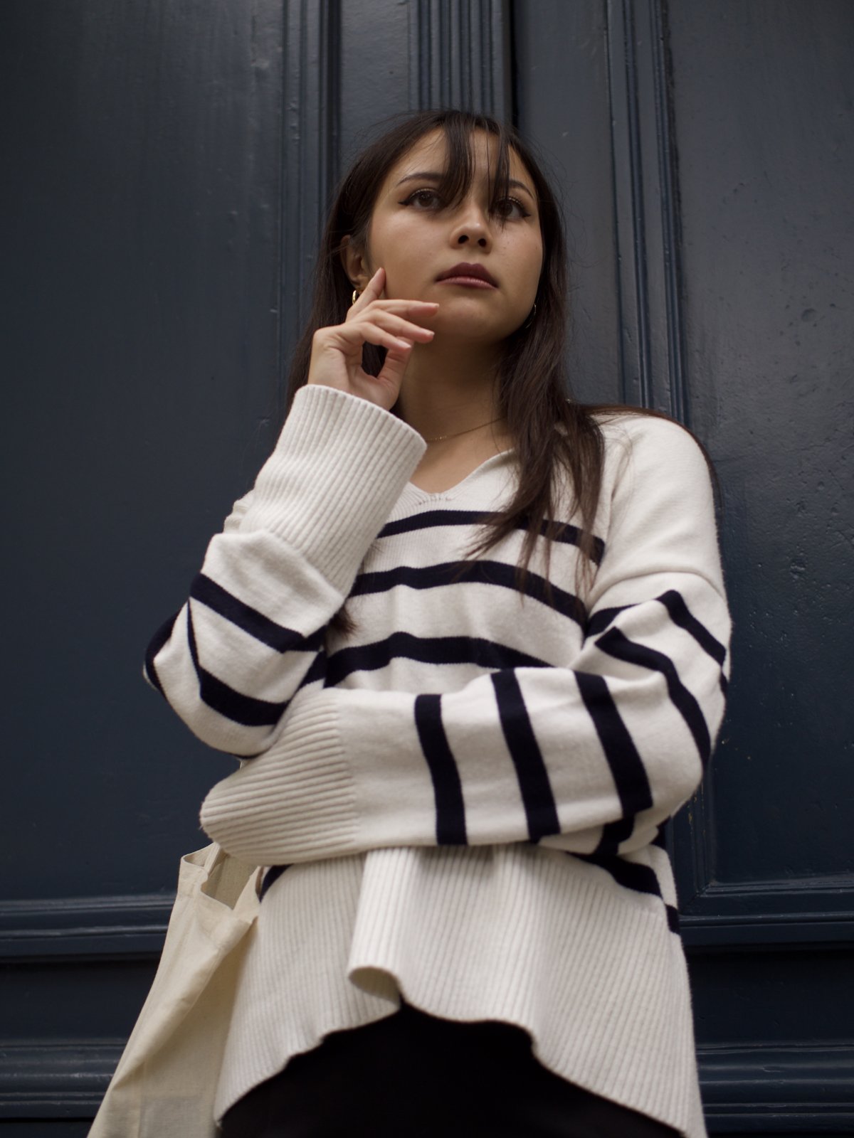 Portrait artistique en studio, pull marinière