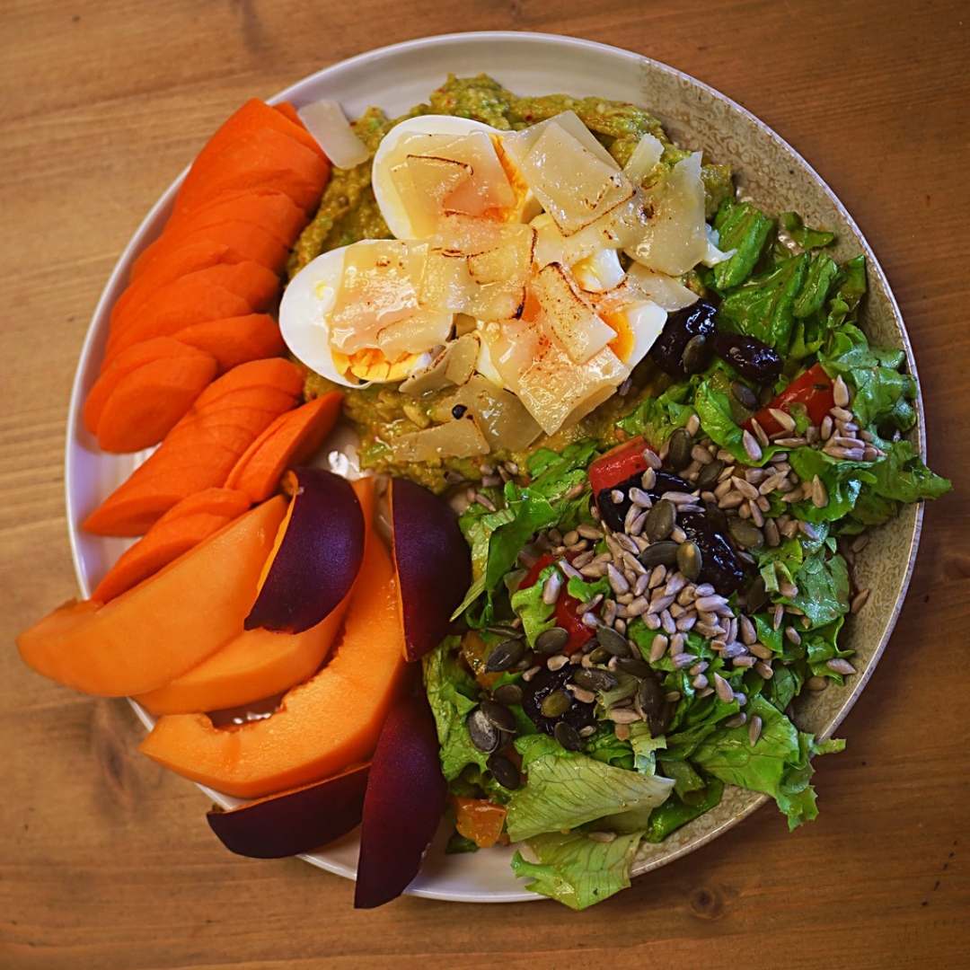 Salade composée dans un coffee shop